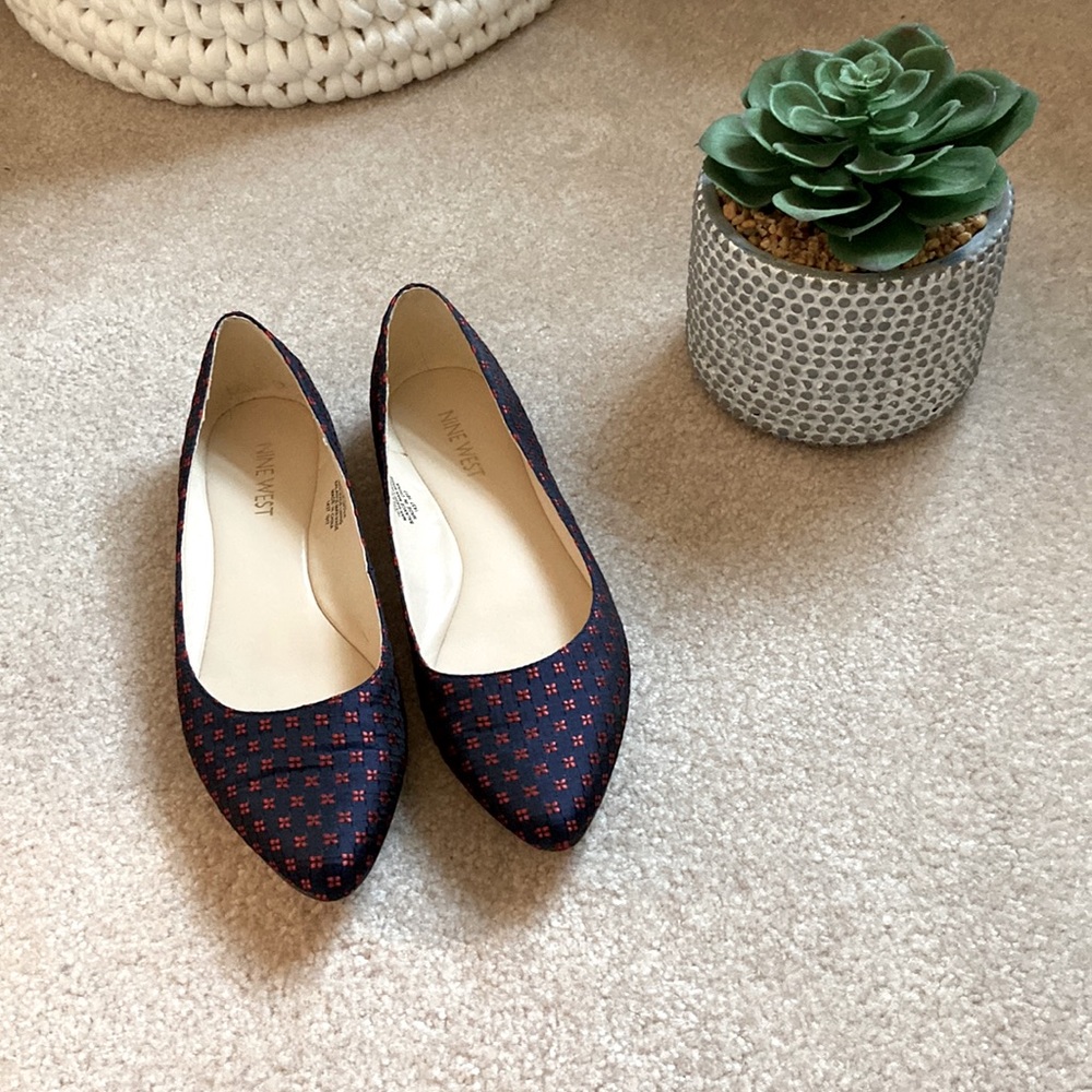 Women’s pointed flats. Size 6.5